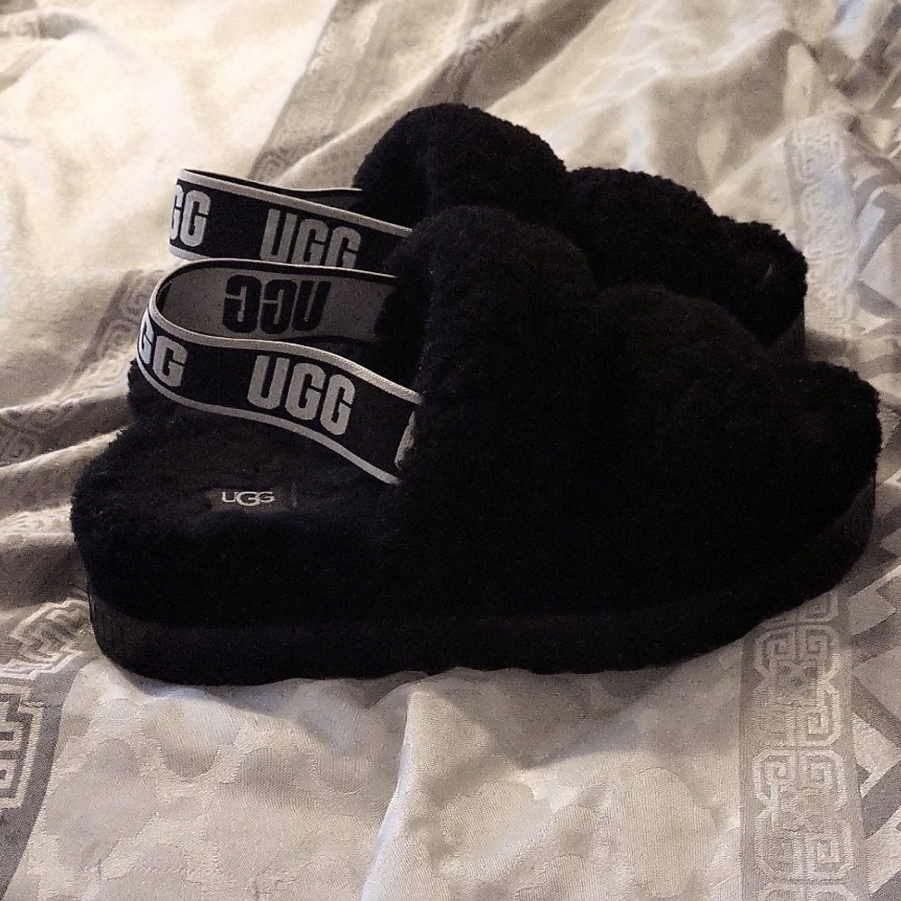 UGG women's OH fluffita size9